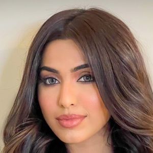 Meet your Posher, Khalida